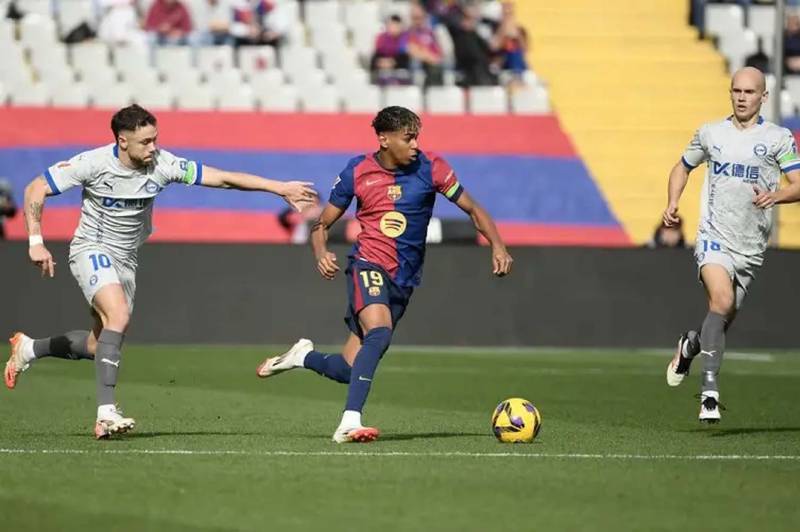 Lối chơi và phong cách thi đấu của Yamal